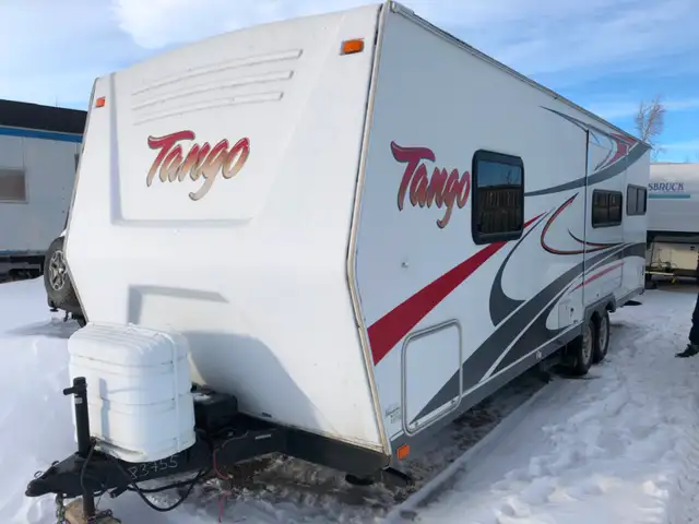 Travel trailer Pacific Coachworks Tango 26’