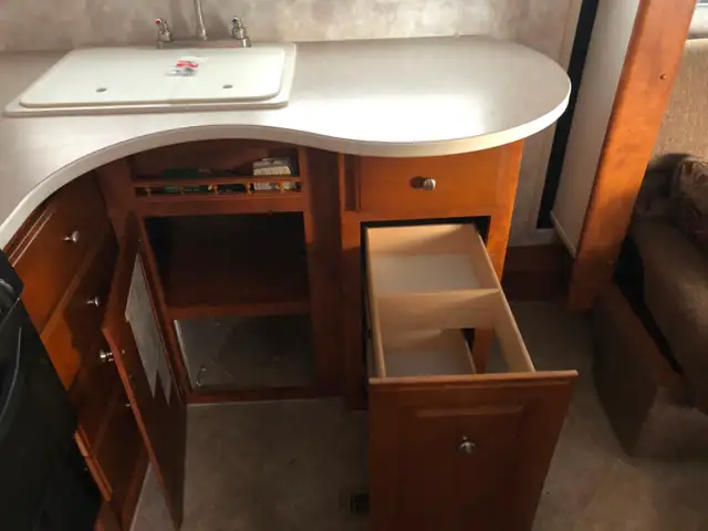 Travel trailer Pacific Coachworks Tango 26’ - Photo 6