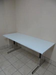 Adjustable Height Computer Table