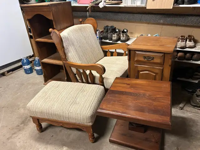 Hardwood furniture/ meubles