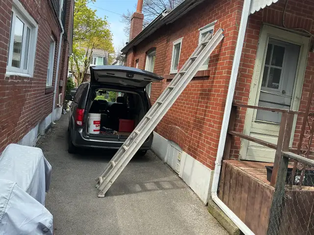 20 Ft. Aluminum Extension Ladder !