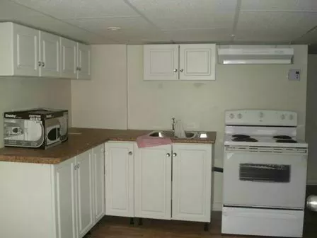 non smoking semi-base boy student room - metro angrignon now - Photo 3