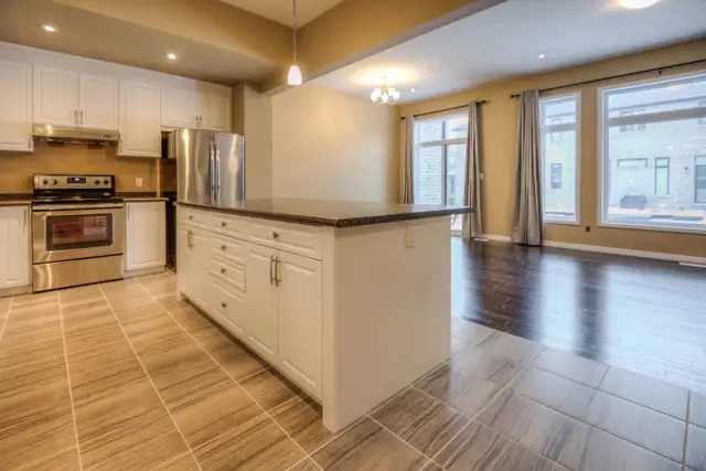 Spacious 3 bedroom 3 Bath Townhouse for Rent - Photo 3
