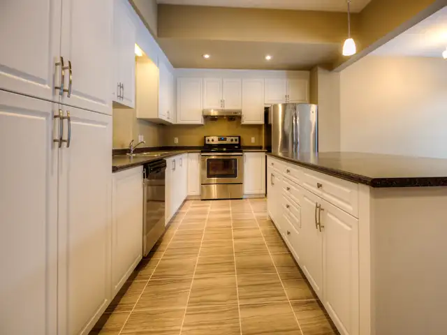 Spacious 3 bedroom 3 Bath Townhouse for Rent - Photo 5