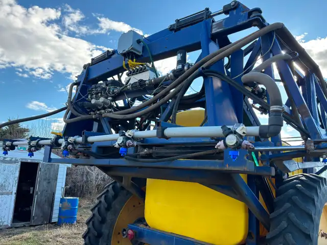 Pull-Type Highclearance Field Sprayer - Photo 3