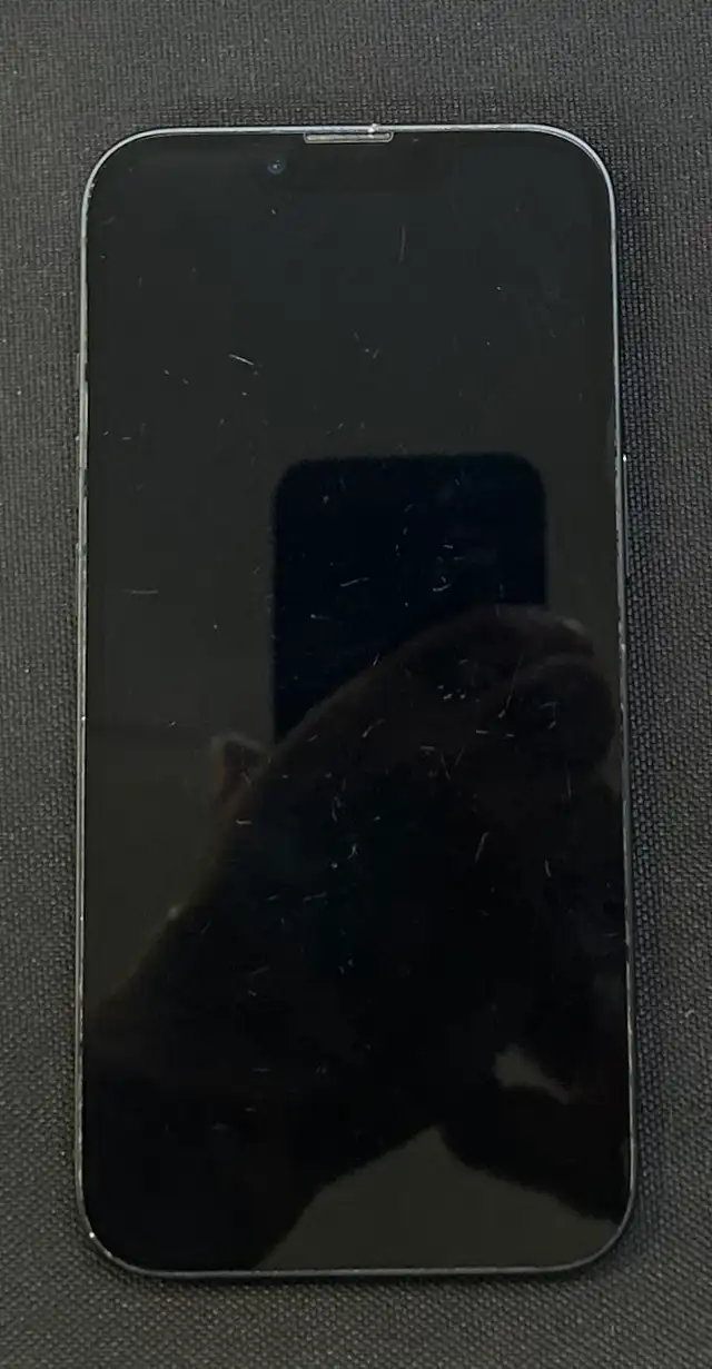 iPhone 13 - Photo 2