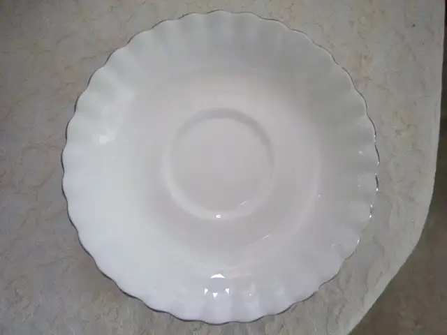 Royal Albert CHANTILLY fine bone china set for 4 - Photo 2