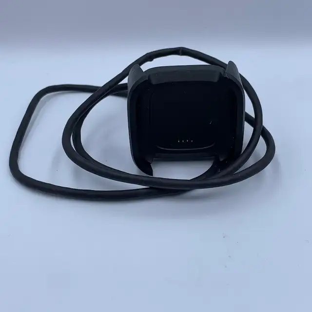 Google Fitbit Versa 4 Smartwatch FB507 with Heart Rate Monitor - Photo 3