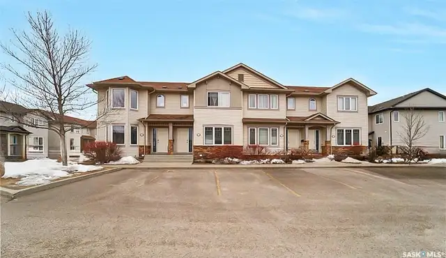 Family-Friendly 3 Bed Home Near Schools & Shopping - Photo 2