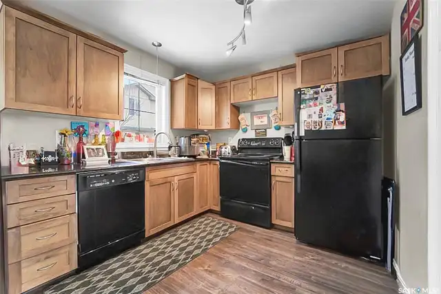 Family-Friendly 3 Bed Home Near Schools & Shopping - Photo 5