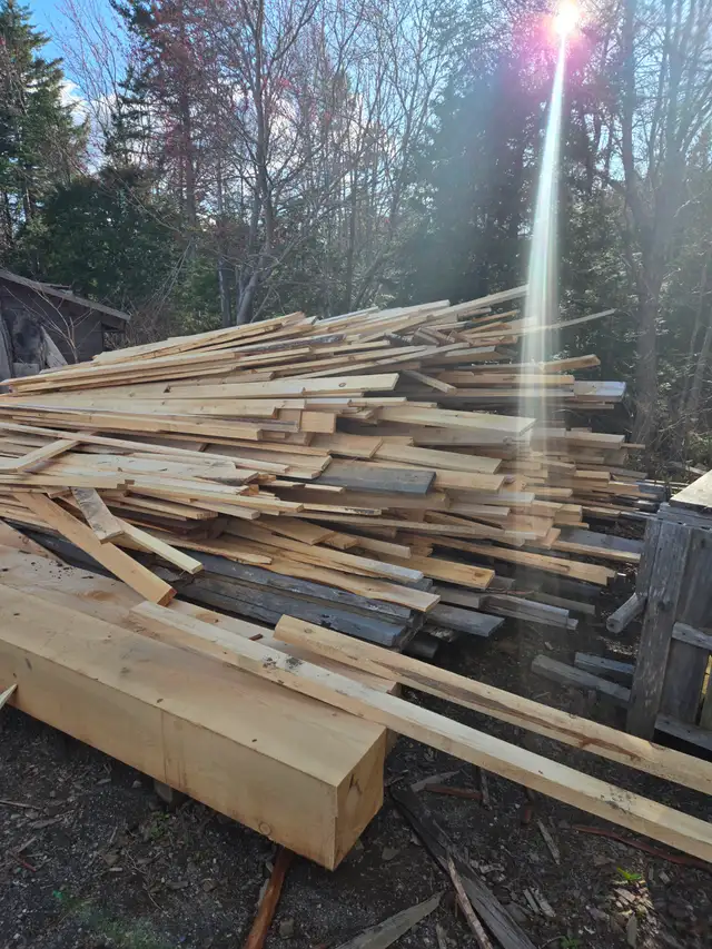 Huge pile of lumber - Photo 2