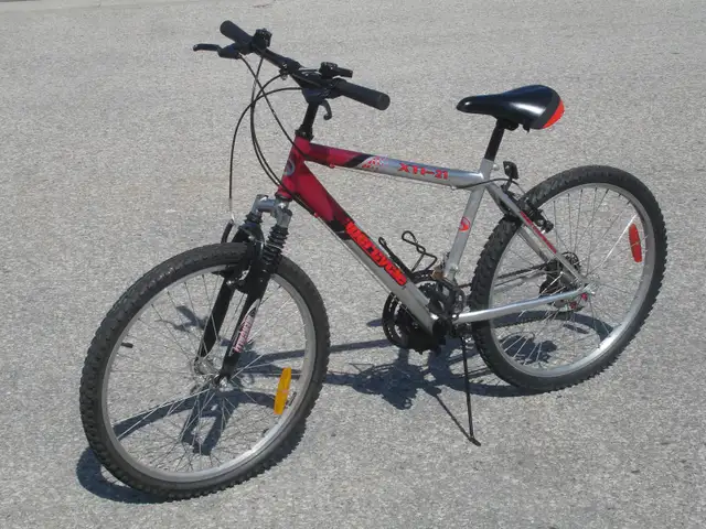 GREAT SHAPE 24' SUPERCYCLE XTI-21 SERIES 21 SPD WITH SUSPENSION!