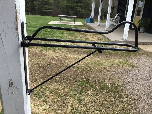 Saddle stand