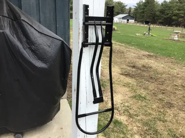 Wall mount saddle stand - Photo 2