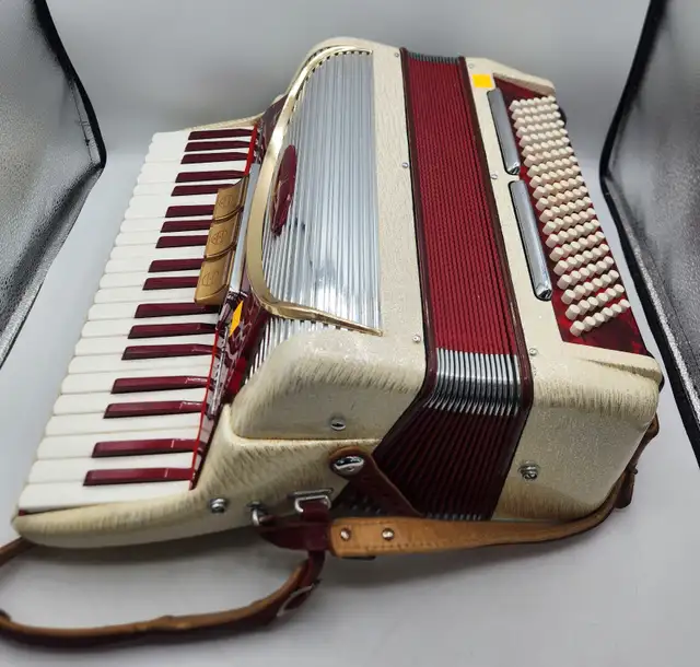 Settimio Soprani Contino Accordion with Case - Photo 2