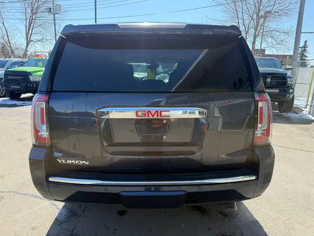 2017 GMC Yukon DENALI 4X4 / 6.2L - Photo 3