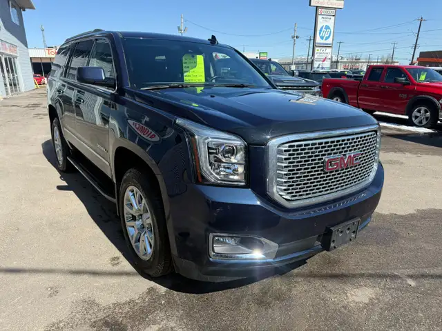 2017 GMC Yukon DENALI 4X4 / 6.2L - Photo 6