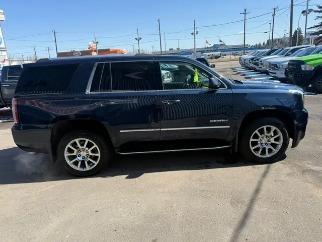 2017 GMC Yukon DENALI 4X4 / 6.2L - Photo 7