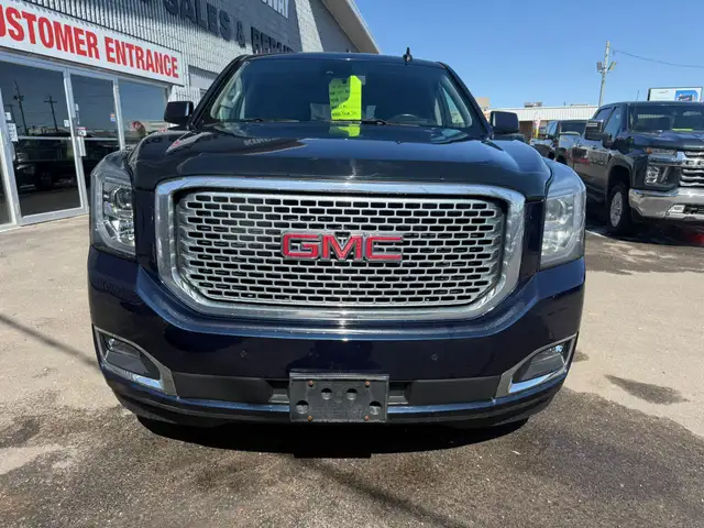 2017 GMC Yukon DENALI 4X4 / 6.2L - Photo 8