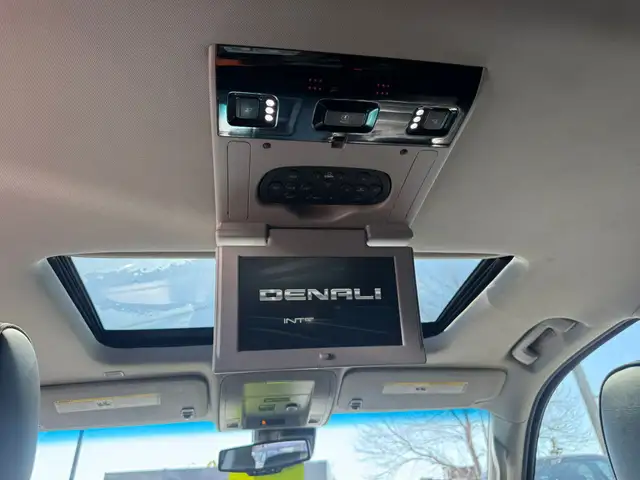 2017 GMC Yukon DENALI 4X4 / 6.2L - Photo 12