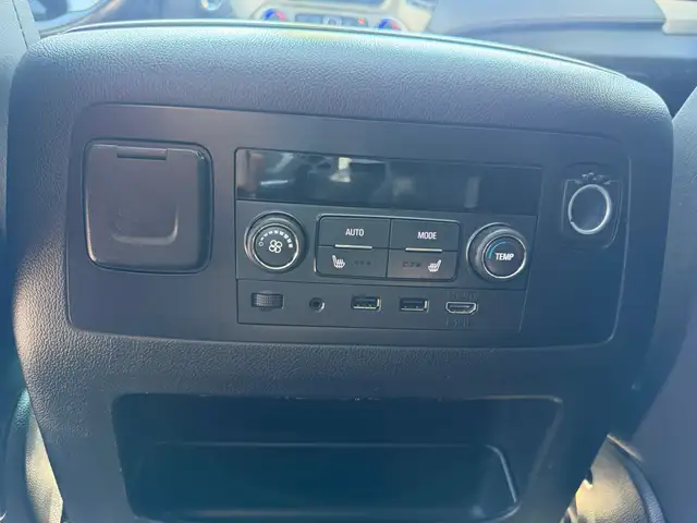 2017 GMC Yukon DENALI 4X4 / 6.2L - Photo 15