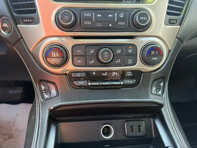 2017 GMC Yukon DENALI 4X4 / 6.2L - Photo 20