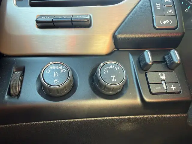 2017 GMC Yukon DENALI 4X4 / 6.2L - Photo 22