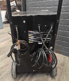 Schumacher 200 amp battery charger - Photo 3