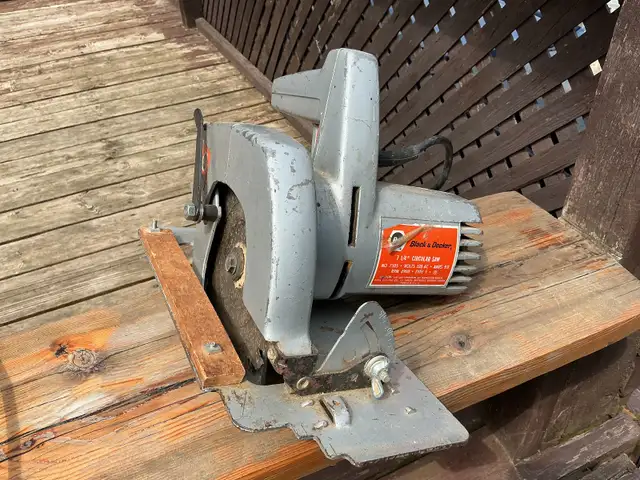 CHEAP CHEAP Black & Decker 7 1/4 inch Circular Saw !
