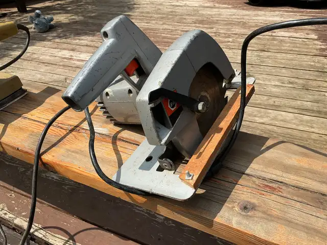 CHEAP CHEAP Black & Decker 7 1/4 inch Circular Saw ! - Photo 3
