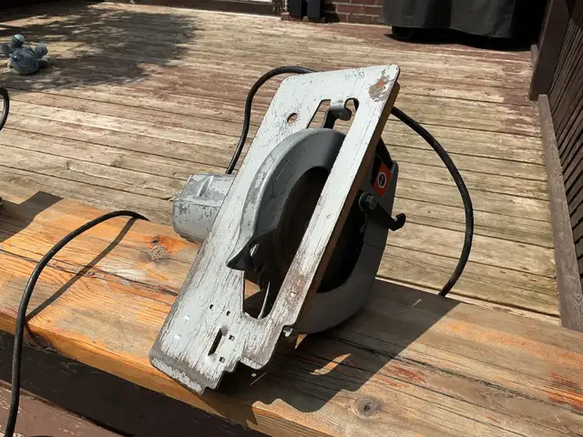 CHEAP CHEAP Black & Decker 7 1/4 inch Circular Saw ! - Photo 4