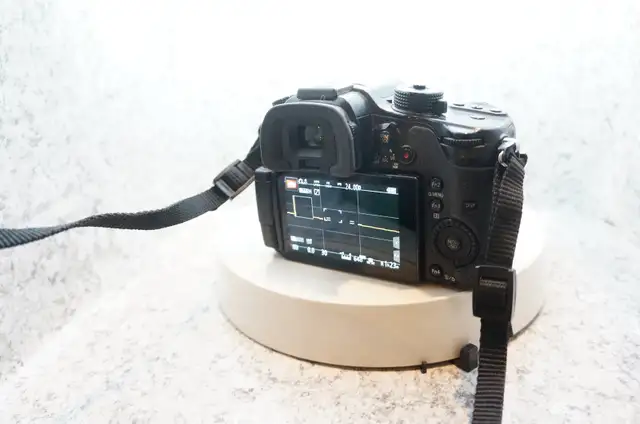 Panasonic GH4 4K Camera body - in Good Condition - Photo 5