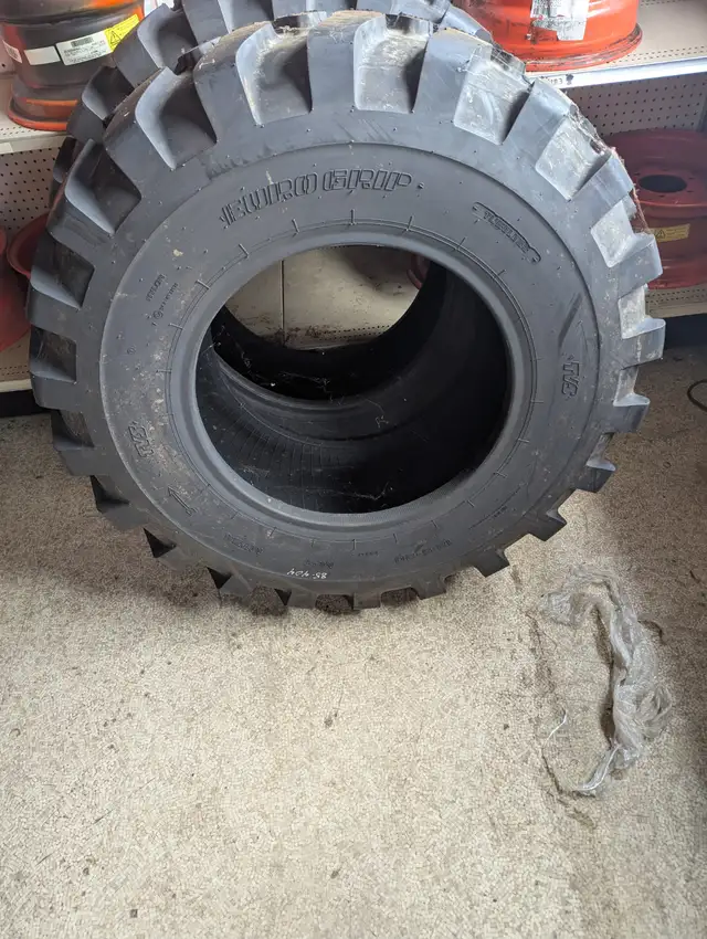 TVS 12.5-20 R4 Industrial 12Ply Tire - Photo 2