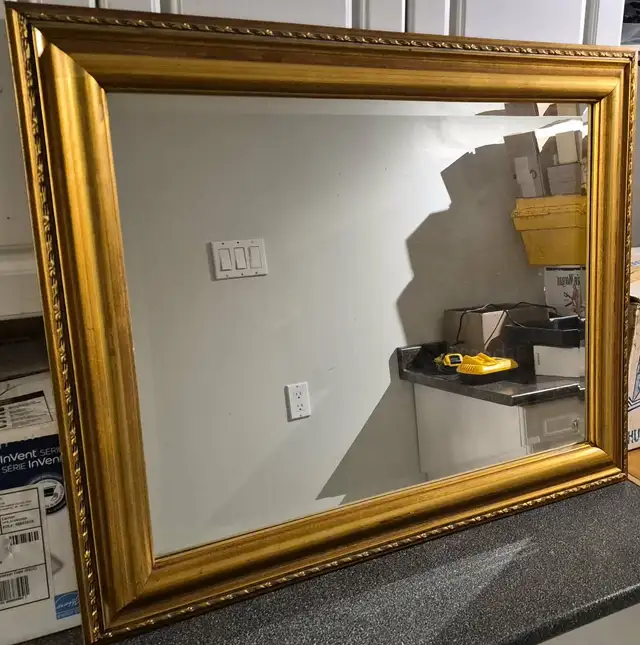 LARGE GOLD ORNATE WALL MIRROR 34' × 28' – ELEGANT HOME DÉCOR $45