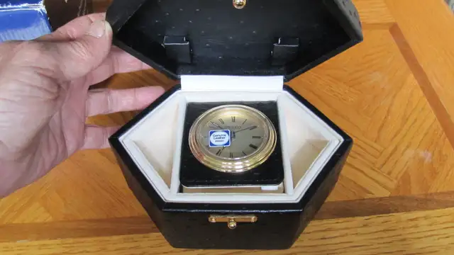 LOVELY BLACK LEATHER JEWELRY BOX WITH SEIKO TRAVEL ALARM CLOCK - Photo 4