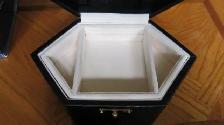 LOVELY BLACK LEATHER JEWELRY BOX WITH SEIKO TRAVEL ALARM CLOCK - Photo 6