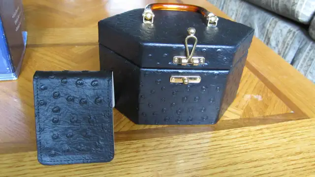 LOVELY BLACK LEATHER JEWELRY BOX WITH SEIKO TRAVEL ALARM CLOCK - Photo 8