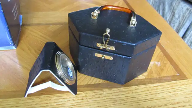 LOVELY BLACK LEATHER JEWELRY BOX WITH SEIKO TRAVEL ALARM CLOCK - Photo 9