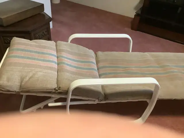 lounge chair