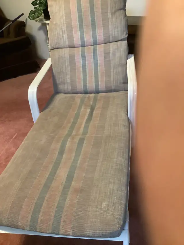lounge chair - Photo 3