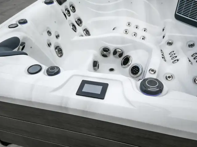 SATURN HOT TUB FOR SALE - Photo 8