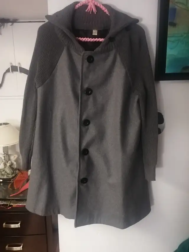 Women's gray coat size 10
