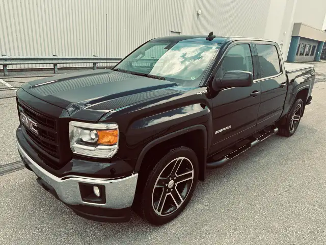 2015 GMC Sierra 1500 CREW CAB SLE TRIPLE BLACK - MORE GM TRUCKS - Photo 2