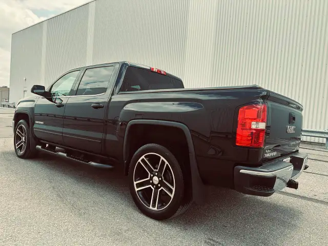 2015 GMC Sierra 1500 CREW CAB SLE TRIPLE BLACK - MORE GM TRUCKS - Photo 3