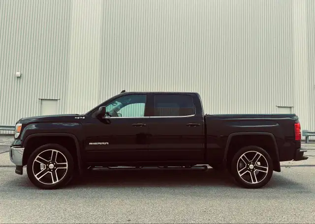 2015 GMC Sierra 1500 CREW CAB SLE TRIPLE BLACK - MORE GM TRUCKS - Photo 5