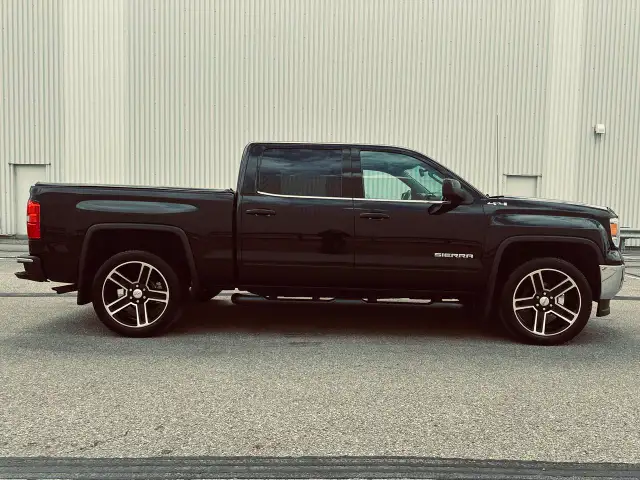 2015 GMC Sierra 1500 CREW CAB SLE TRIPLE BLACK - MORE GM TRUCKS - Photo 6