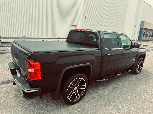 2015 GMC Sierra 1500 CREW CAB SLE TRIPLE BLACK - MORE GM TRUCKS - Photo 8