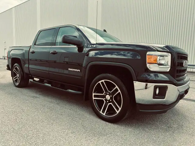 2015 GMC Sierra 1500 CREW CAB SLE TRIPLE BLACK - MORE GM TRUCKS - Photo 9
