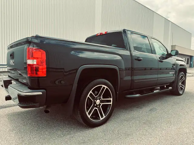 2015 GMC Sierra 1500 CREW CAB SLE TRIPLE BLACK - MORE GM TRUCKS - Photo 10