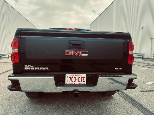 2015 GMC Sierra 1500 CREW CAB SLE TRIPLE BLACK - MORE GM TRUCKS - Photo 11